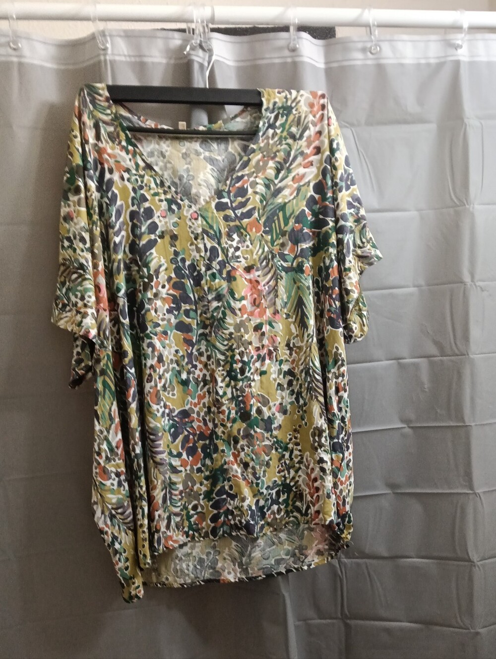 Jodifl Women’s V-Neck Floral Print Top - Multicolor